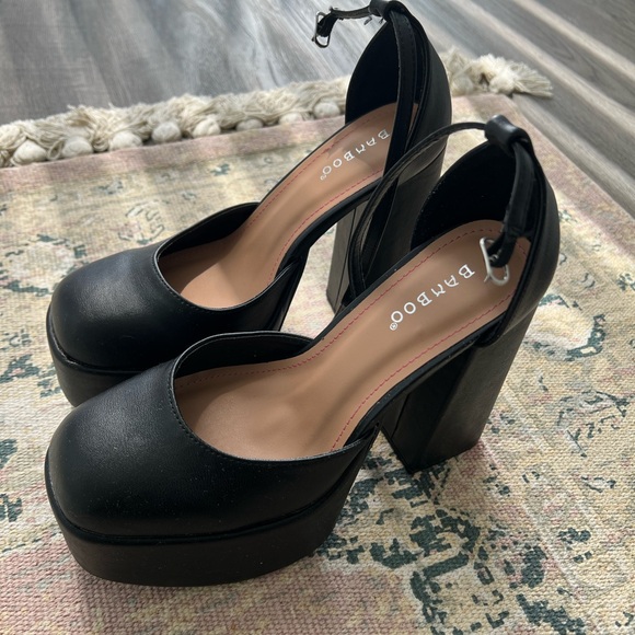 Fashion Nova Platform Heels - Picture 5 of 6